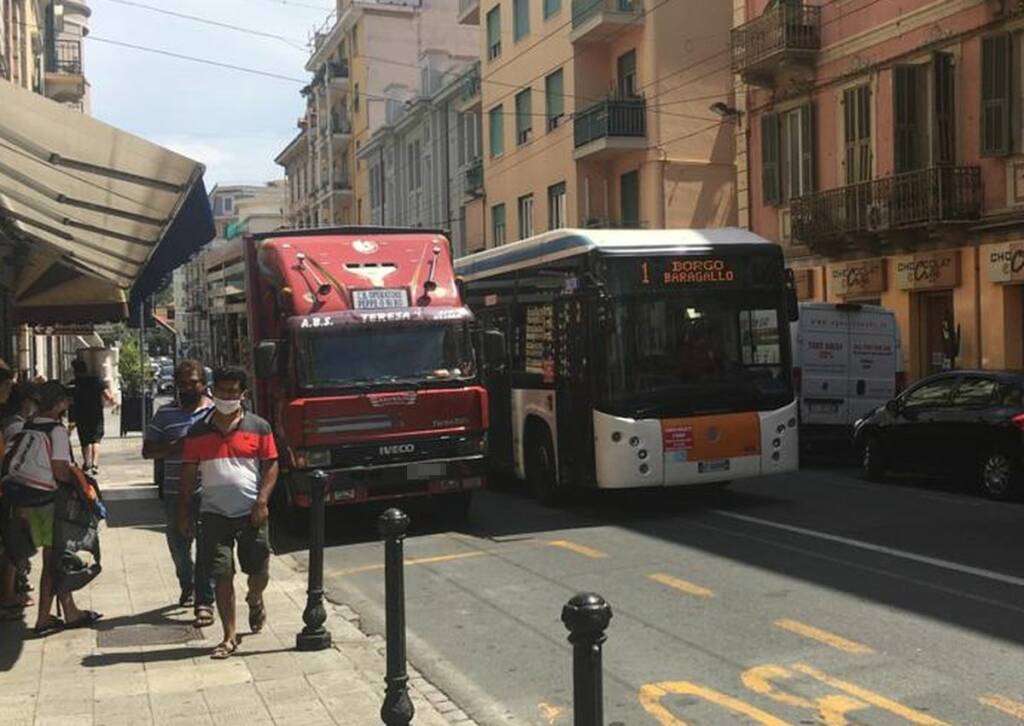 riviera24 - via roma sanremo camion ambulante