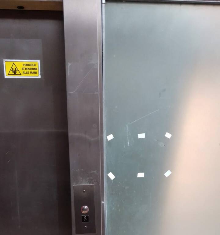 atti vandalici ascensore Marina