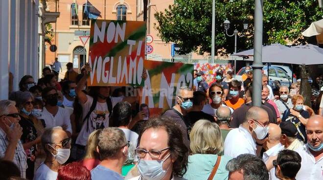 Salvini a Ventimiglia, scatta la protesta delle Sardine: «Non ti ...