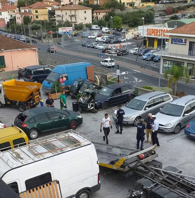 blitz vigili case parcheggio 