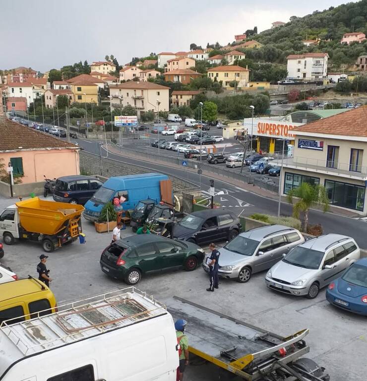 blitz vigili case parcheggio 