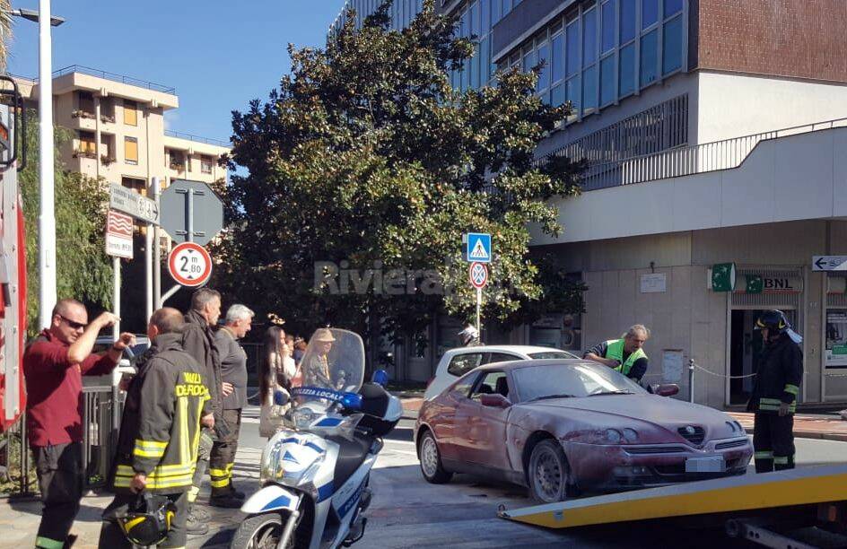 riviera24 - Alfa Romeo coupe vigili fuoco incendio