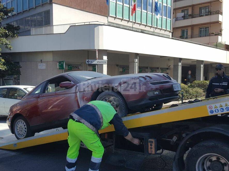 riviera24 - Alfa Romeo coupe vigili fuoco incendio