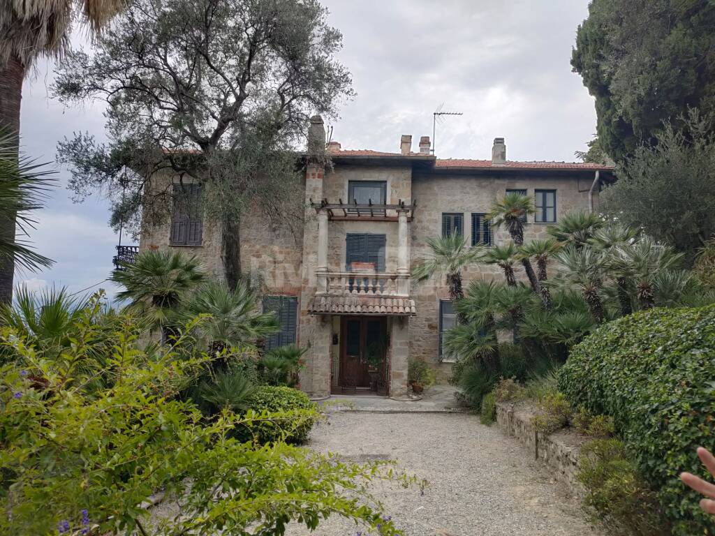 villa Pompeo Mariani Bordighera