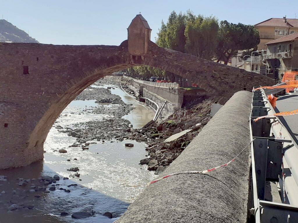 riviera24 - Crollo argine destro Argentina  Taggia
