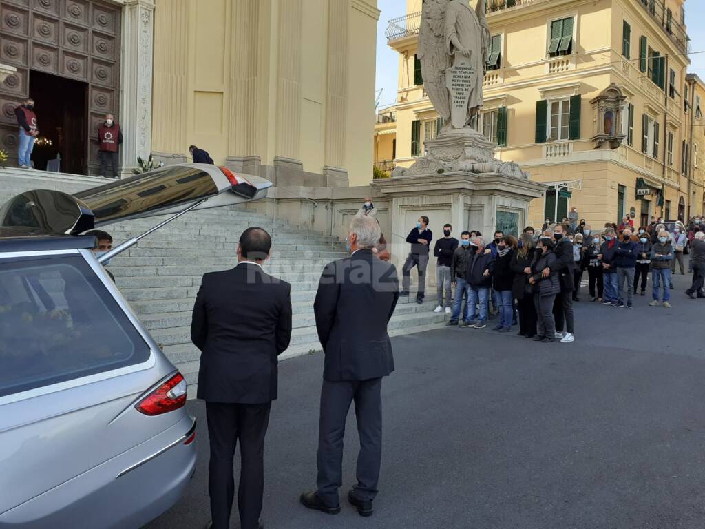 Riviera24- funerale Alberto Lupinetti