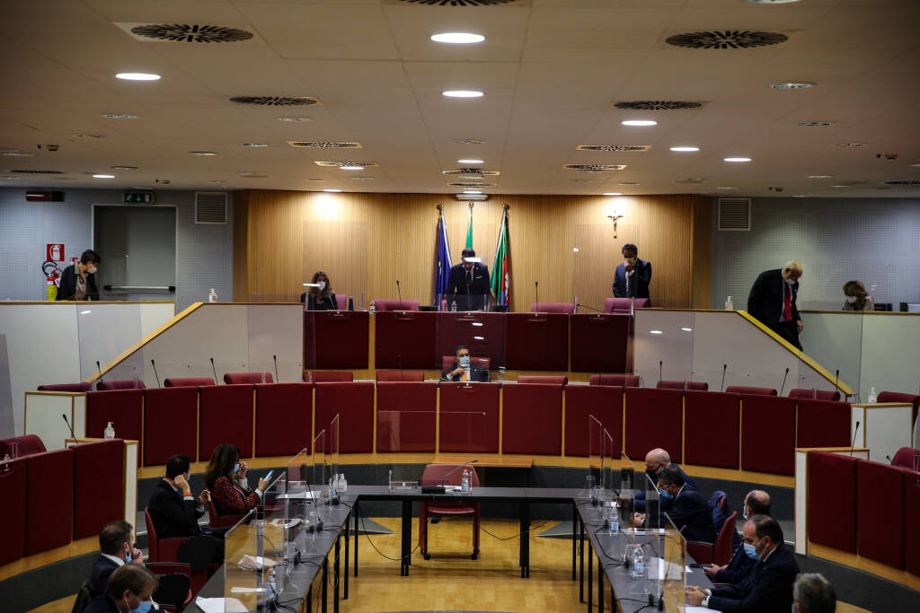 Seduta di insediamento dell’XI Legislatura, Giovanni Toti giura fedeltà a Costituzione e Statuto della Regione Liguria