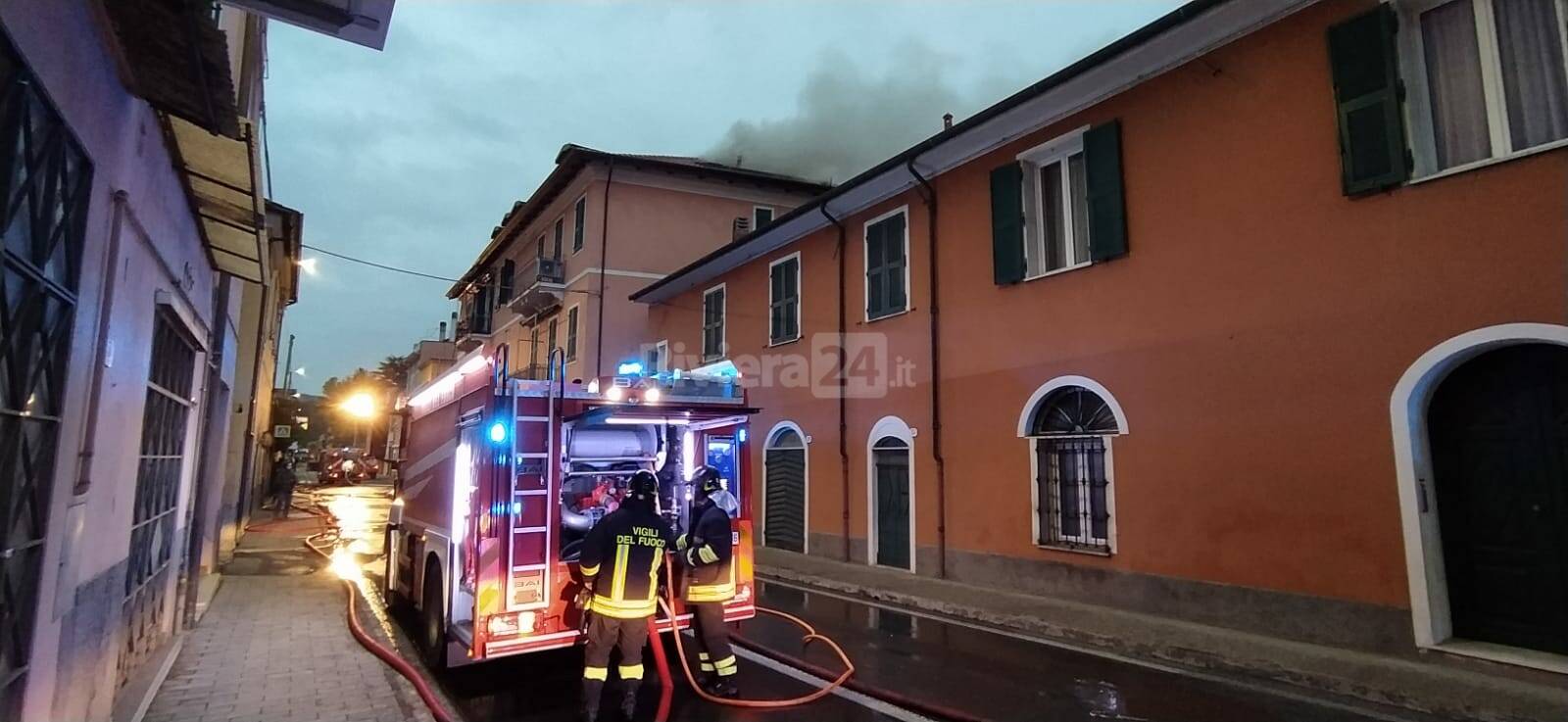 incendio palazzina diano marina vigili del fuoco 