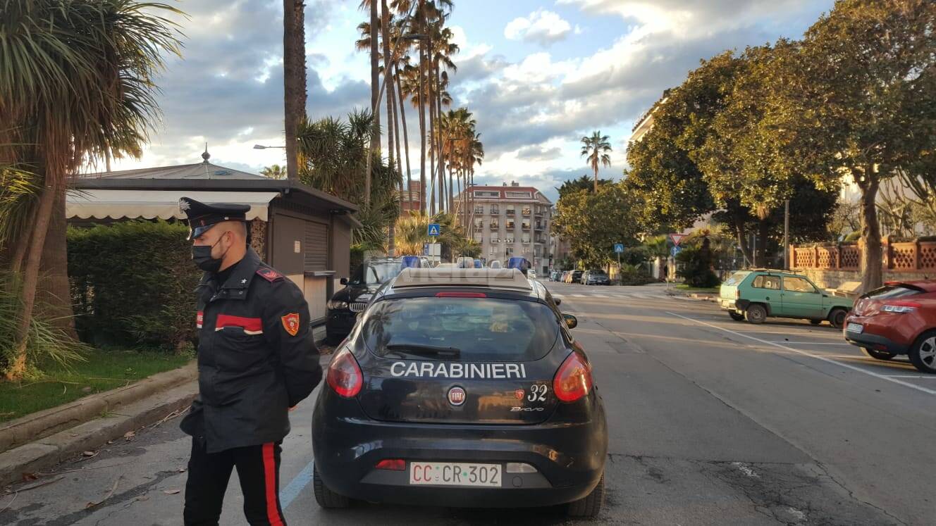 ritrovamento feto spiaggia imperia