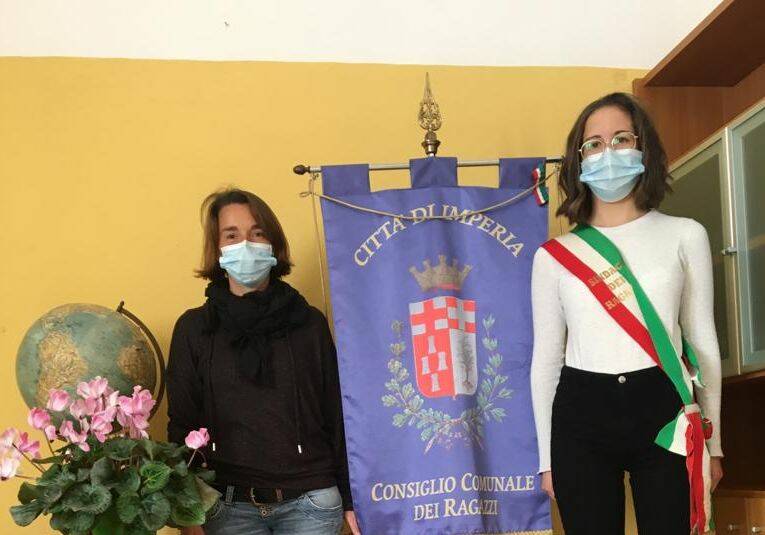 Imperia, Greta resta sindaco del Consiglio Comunale dei Ragazzi in tempo di Covid: «È un progetto importante»