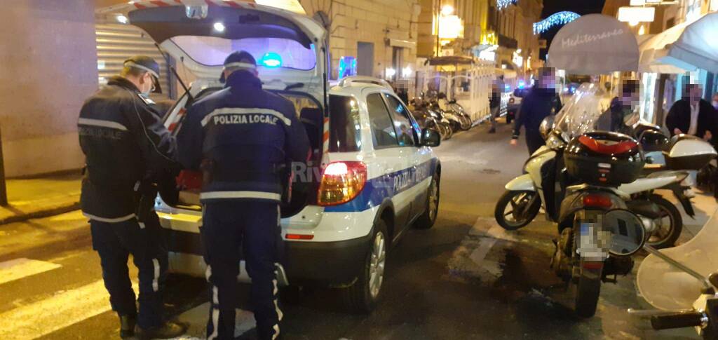 Sanremo, aperitivo fuori orario. Blitz di vigili e polizia