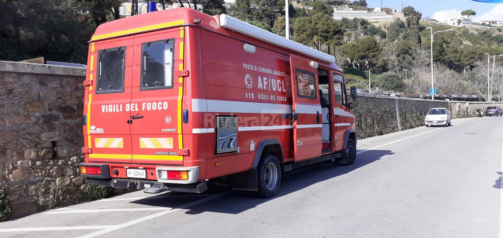 Sanremo, uomo disperso in mare ritrovata imbarcazione sulla spiaggia di Bussana