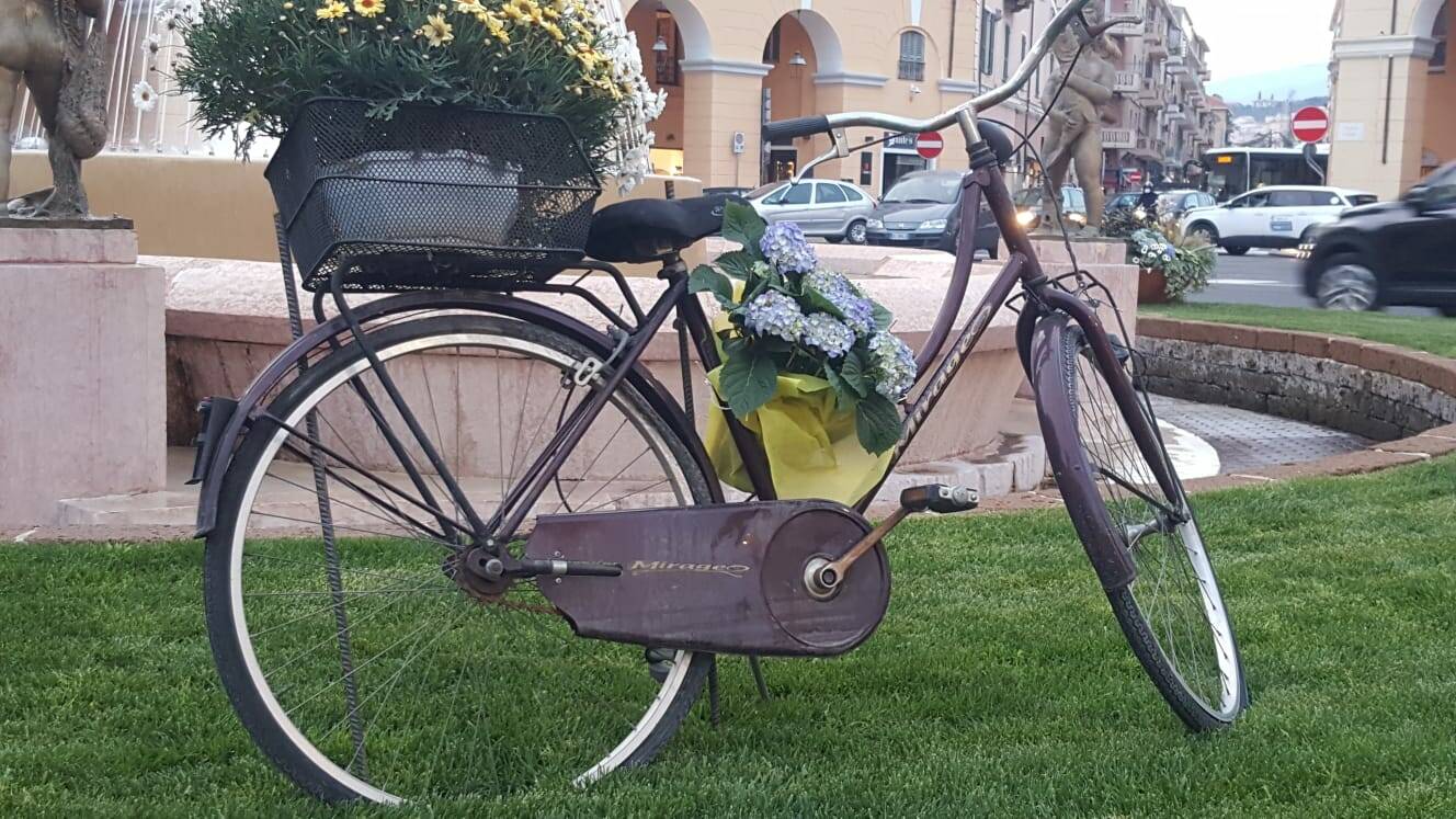 biciclette fontana piazza dante