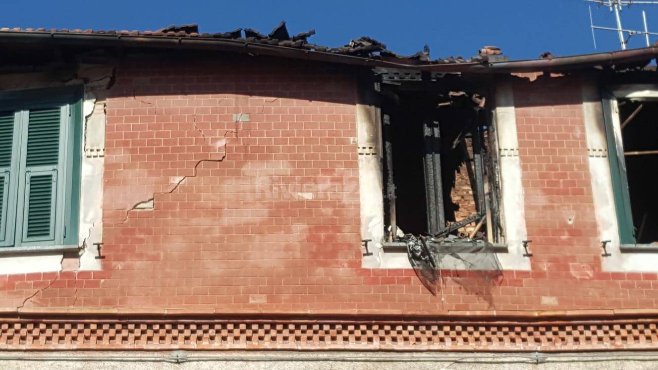 San Bartolomeo al Mare, incendiano abitazione dei vicini: carabinieri arrestano madre e figlio