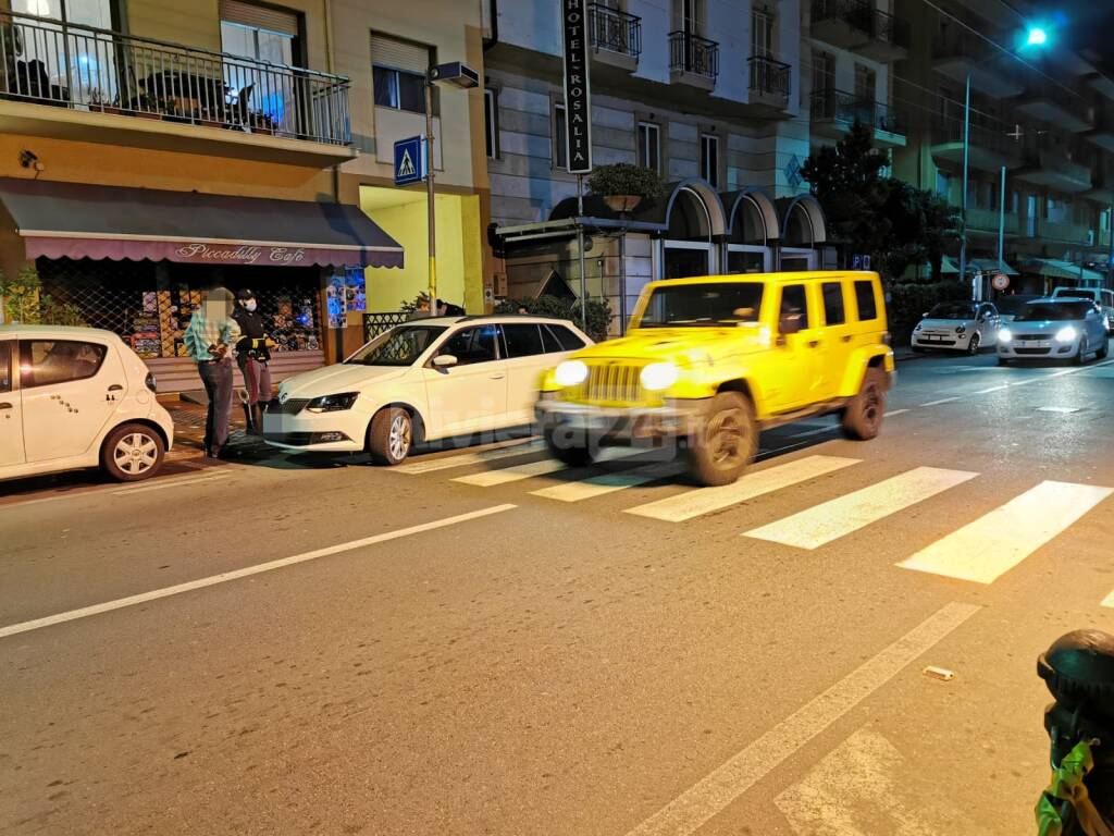 incidente bordighera scooter auto