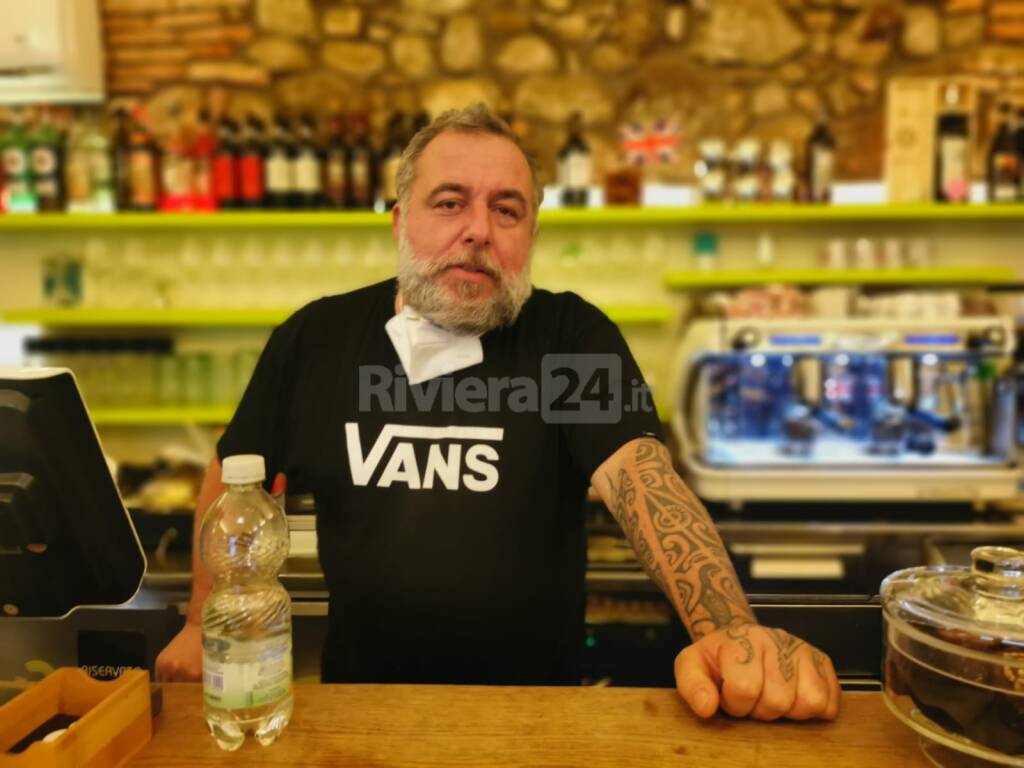 Coronavirus, Sanremo in arancione. Un barista: «Portiamo la spesa a chi ha bisogno, grazie a Toti»