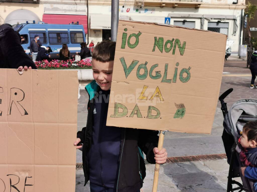 Riviera24- manifestazione scuola