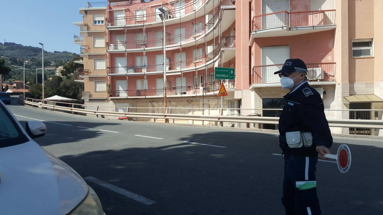 controlli zona rossa vigili diano marina 