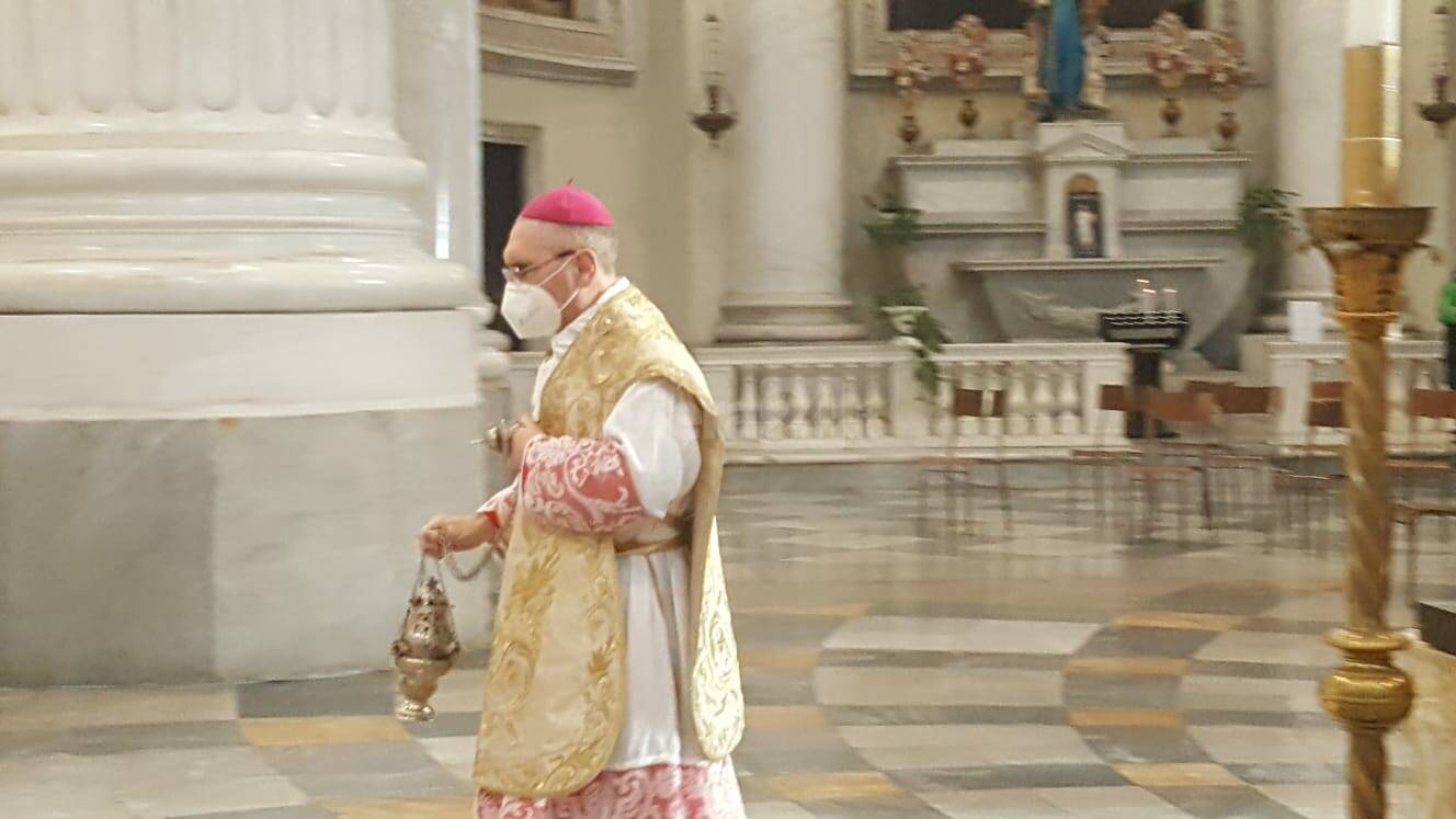 Imperia, Messa pontificale in San Maurizio con il vescovo monsignor Borghetti