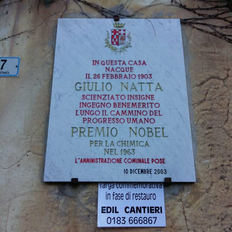 Imperia, restaurate decine di insegne e targhe cittadine