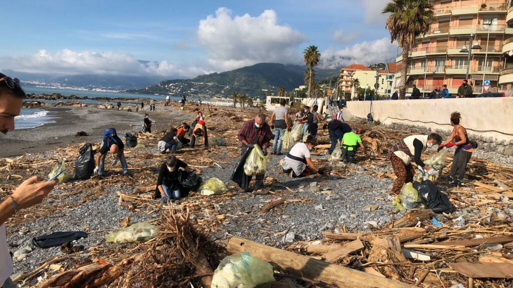 pulizia spiagge ventimiglia