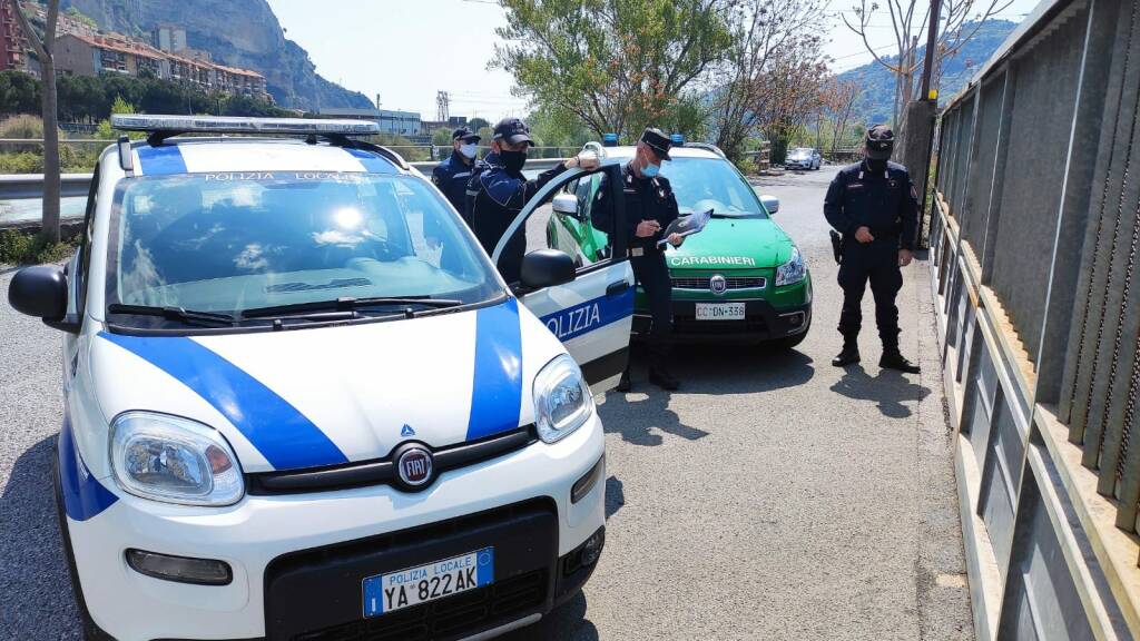 Scoperta carrozzeria abusiva a Ventimiglia, sequestrate attrezzature e denunciato il titolare