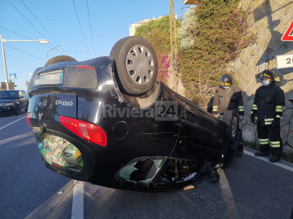 auto capottata capo nero