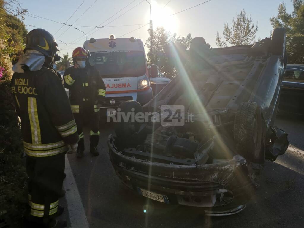 auto capottata capo nero