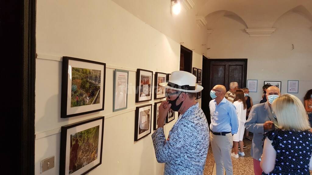 "Il muro invisibile" in mostra al Parasio, l'inaugurazione