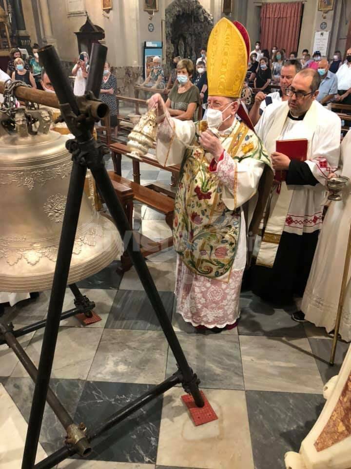 La nuova campana della chiesa di Borgomaro dedicata a don Ambrogio Bianchi
