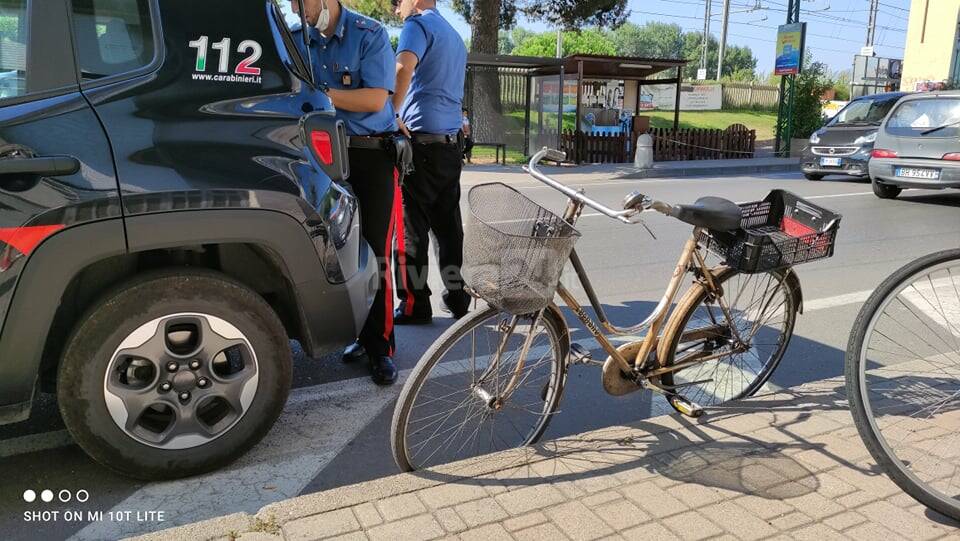 riviera24 - Camporosso, ciclista ottantenne muore scontrandosi con un'auto