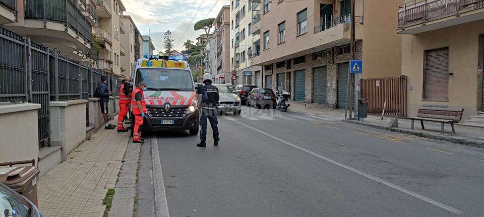 investimento donna scooter taggia