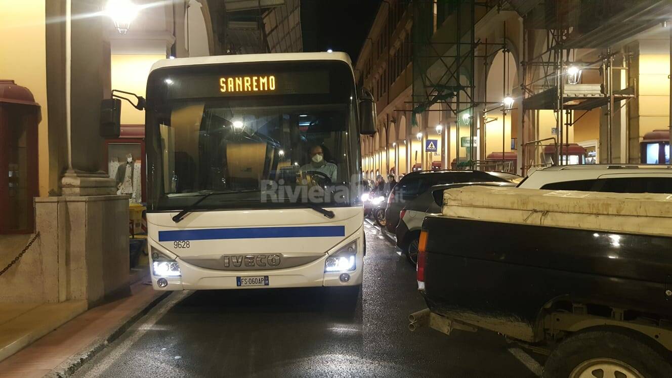 Riviera24-centro bloccato traffico