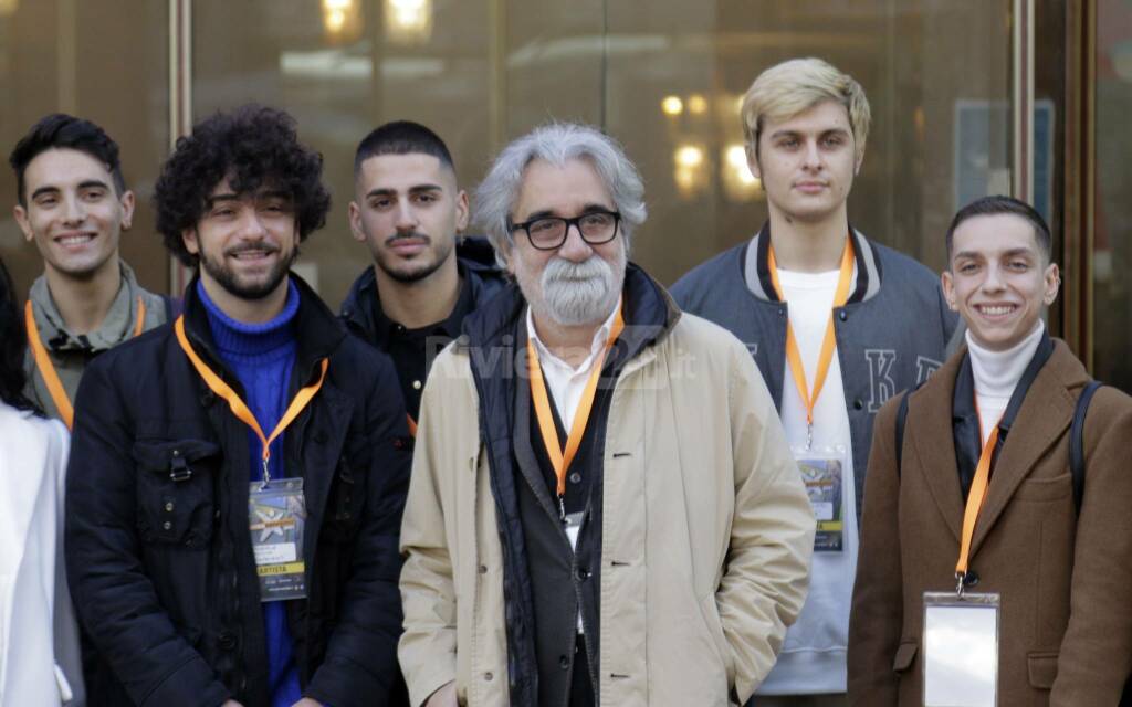 riviera24 - I ragazzi di Area Sanremo in visita all'Ariston