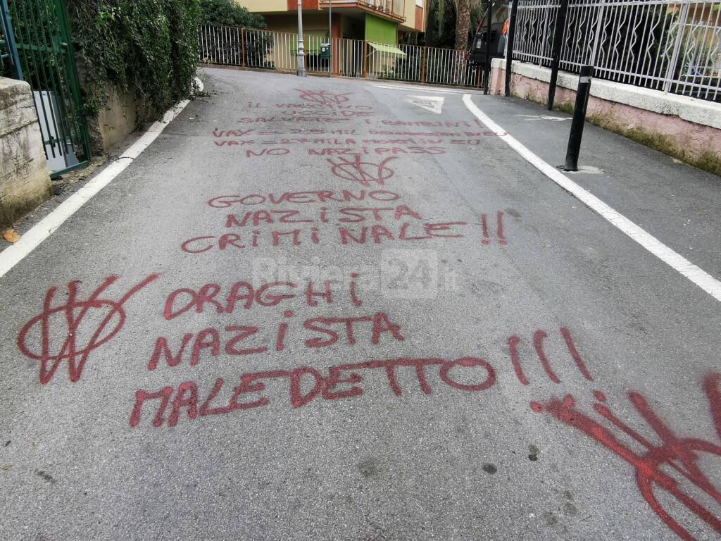 Scritte no vax Bordighera 