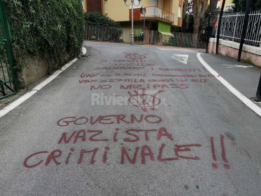 Scritte no vax Bordighera 