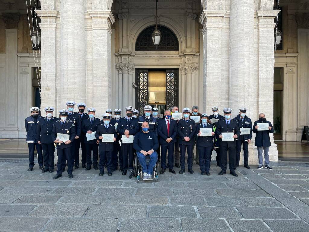 Agenti della polizia locale in Regione