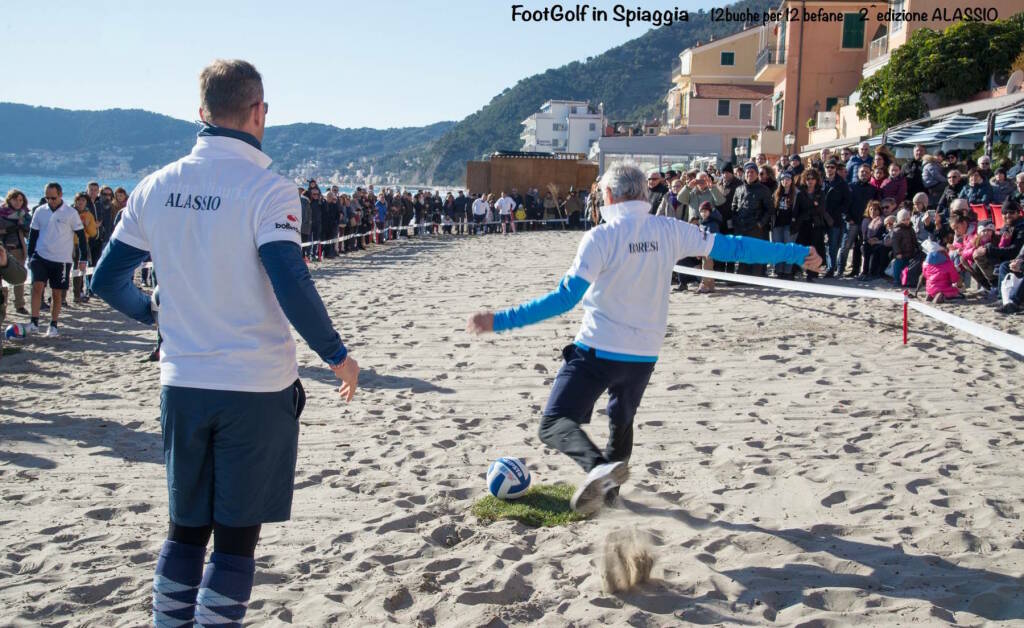 Footgolf in​ spiaggia