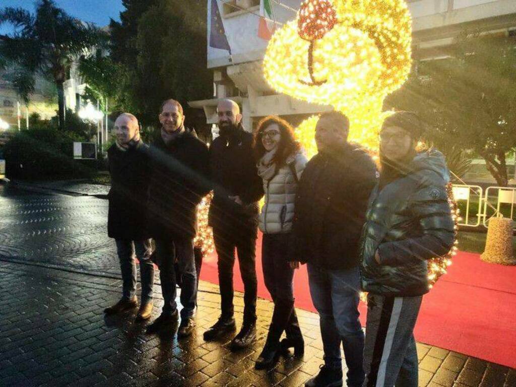 Riviera24-Il Sindaco di Diano Marina accende le luminarie natalizie che danno il via agli eventi fino al 6 gennaio