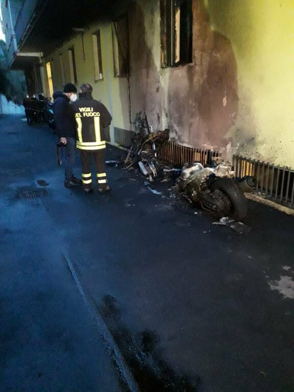 riviera24 - incendio motorini Ventimiglia