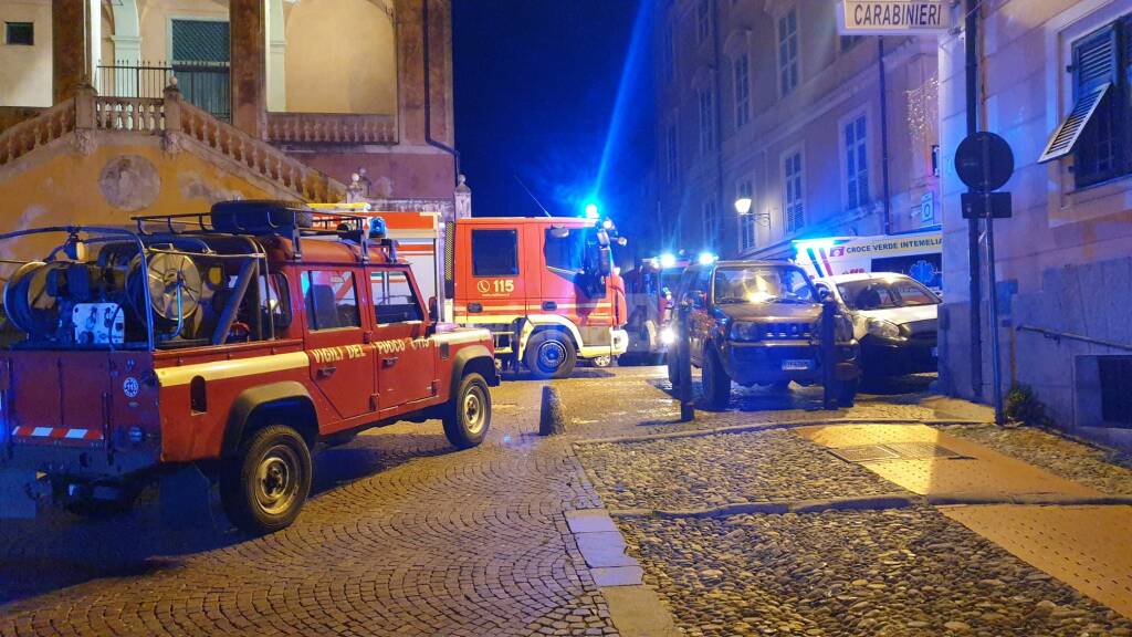 incendio auto Ventimiglia Alta 