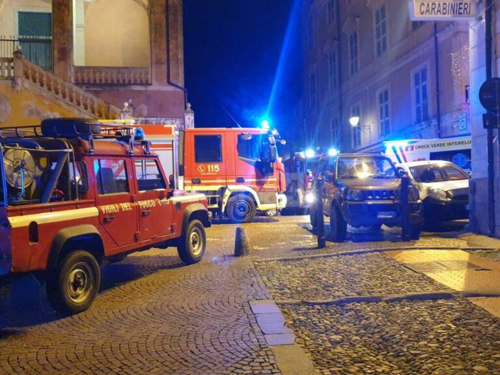 incendio auto Ventimiglia Alta 