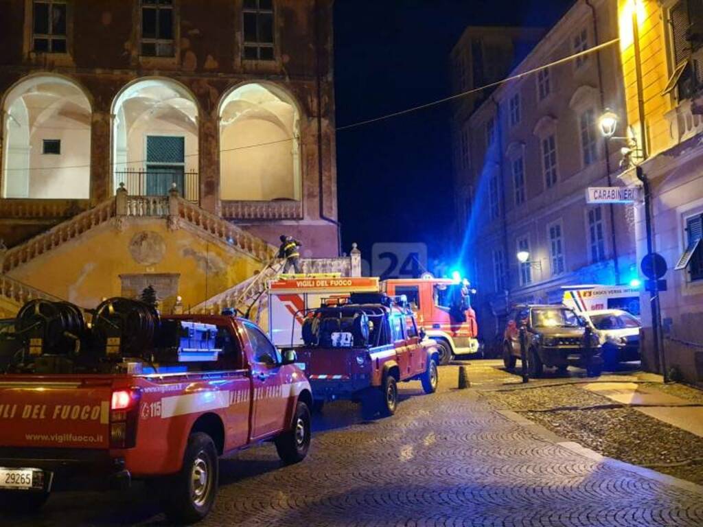 incendio auto Ventimiglia Alta 