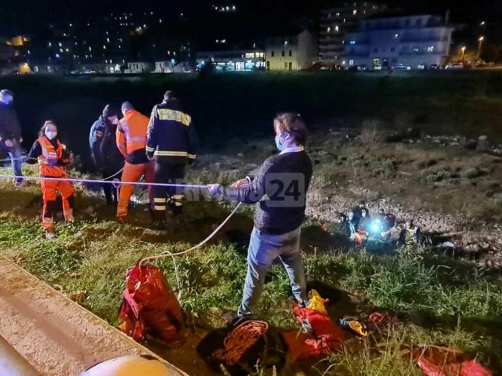 uomo precipitato fiume imperia