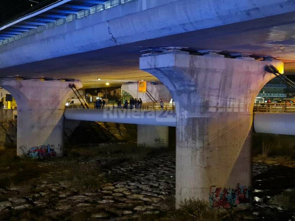 uomo precipitato fiume imperia