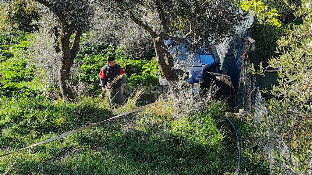 auto fuori strada imperia