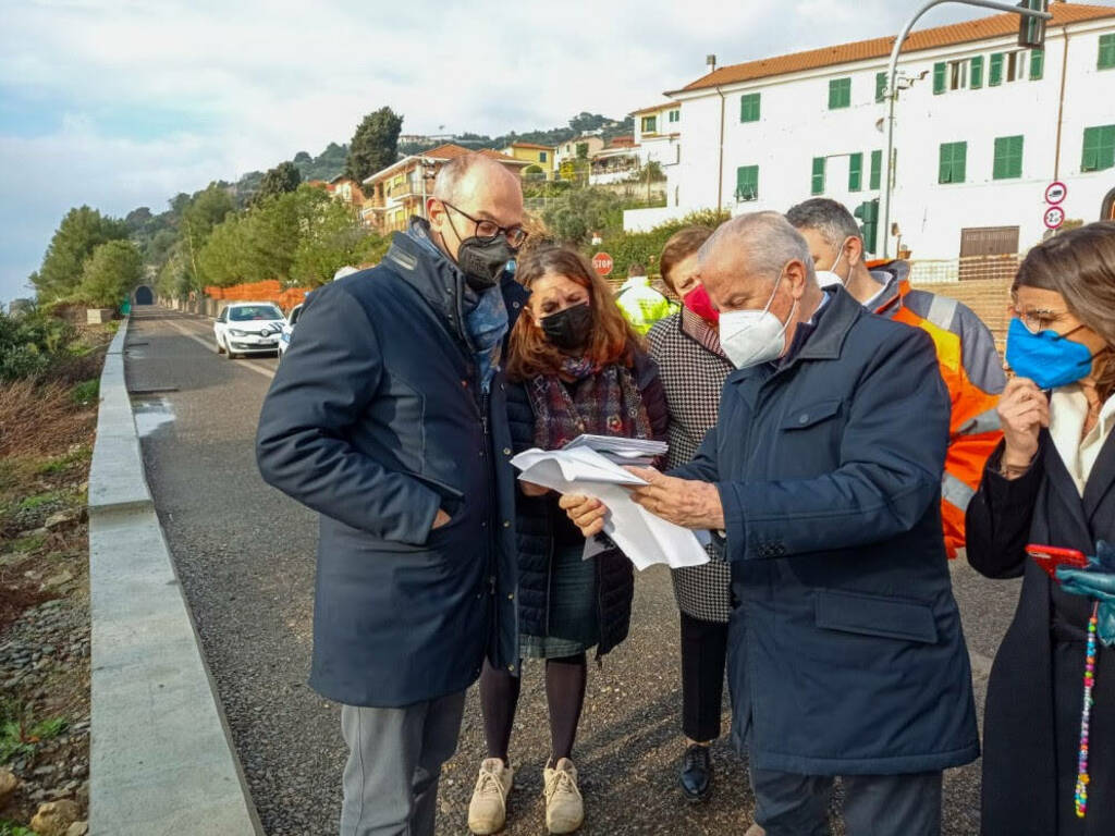 Sopralluogo del sindaco Scajola sulla ciclabile