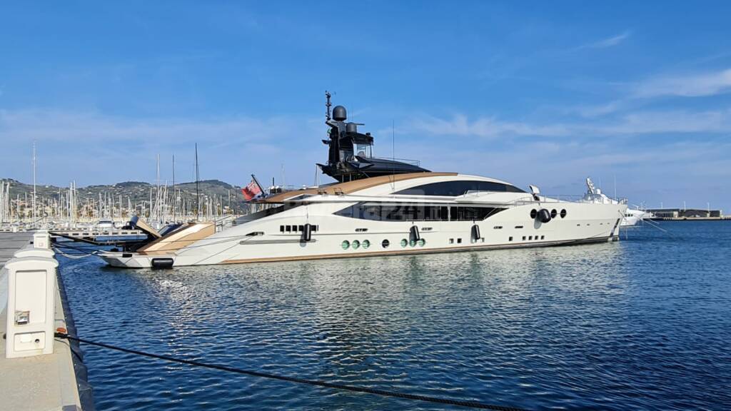 Lady M yacht oligarca russo Imperia 