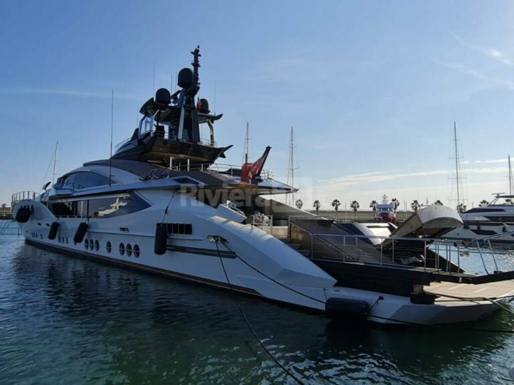 Lady M yacht oligarca russo Imperia 