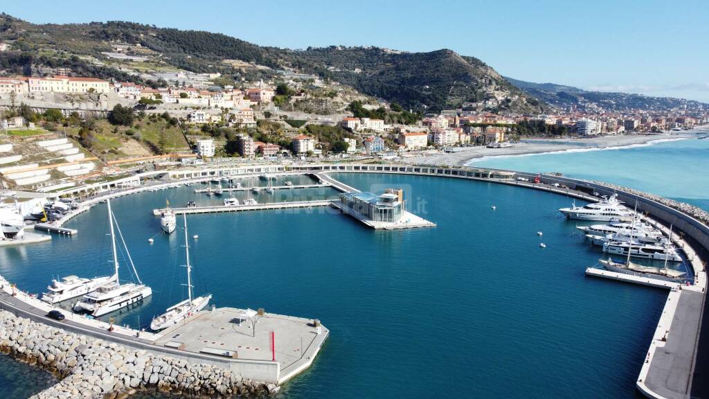 porto ventimiglia cantieri drone